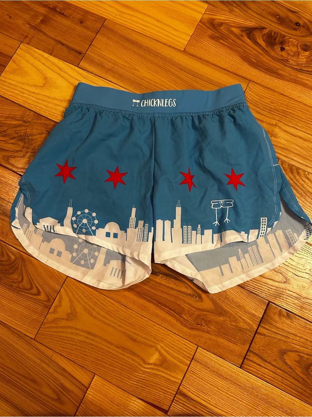 Chicknlegs Men's Blue Chicago Skyline 4” Split Running Shorts, Small